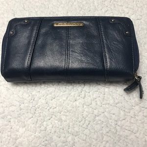 Stone mountain Clutche